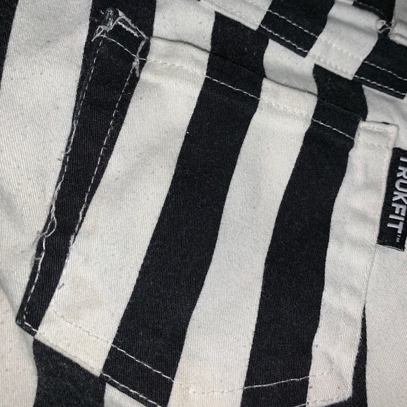 🌴Striped Shorts🌴 - Picture 2 of 2